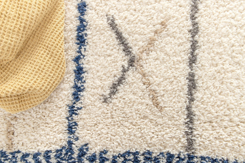 Tapis doux et design style ethnique GLYPH - AFKliving