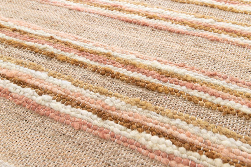 Tapis rayé fait main en matières naturelles RAJ - AFKliving