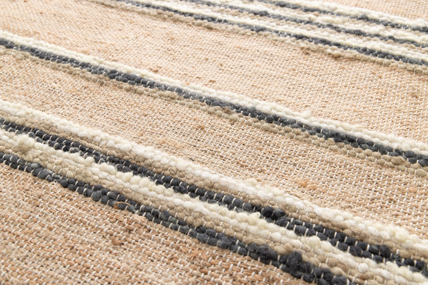 Tapis rayé fait main en matières naturelles RAJ - AFKliving