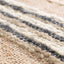 Tapis rayé fait main en matières naturelles RAJ - AFKliving