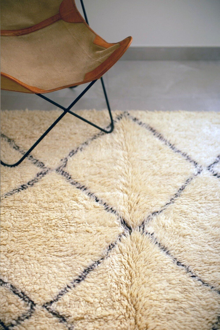 Tapis berbere authentique marocain laine noir blanc Semmarine - AFKliving
