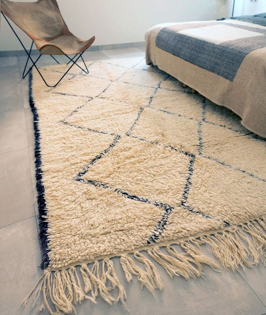 Tapis berbere authentique marocain laine noir blanc Semmarine - AFKliving