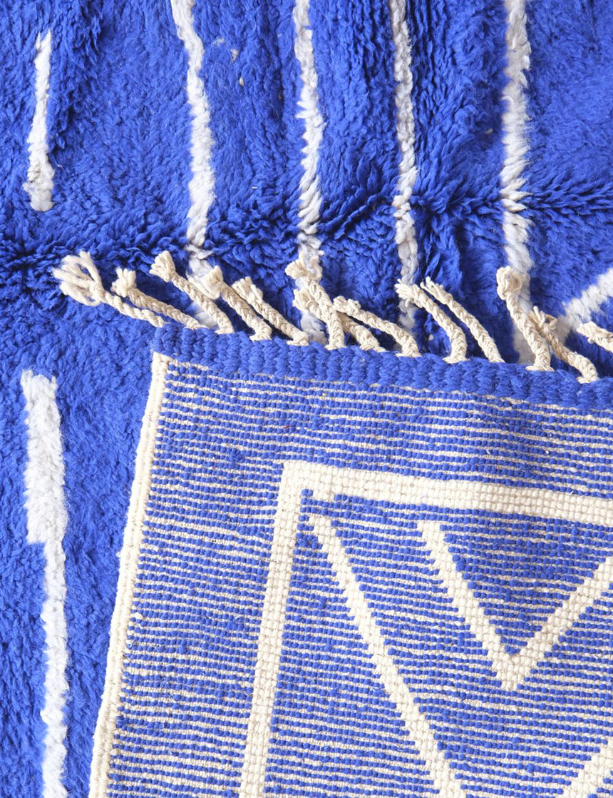 Tapis berbère contemporain aux lignes graphiques en laine 246 x 303 cm