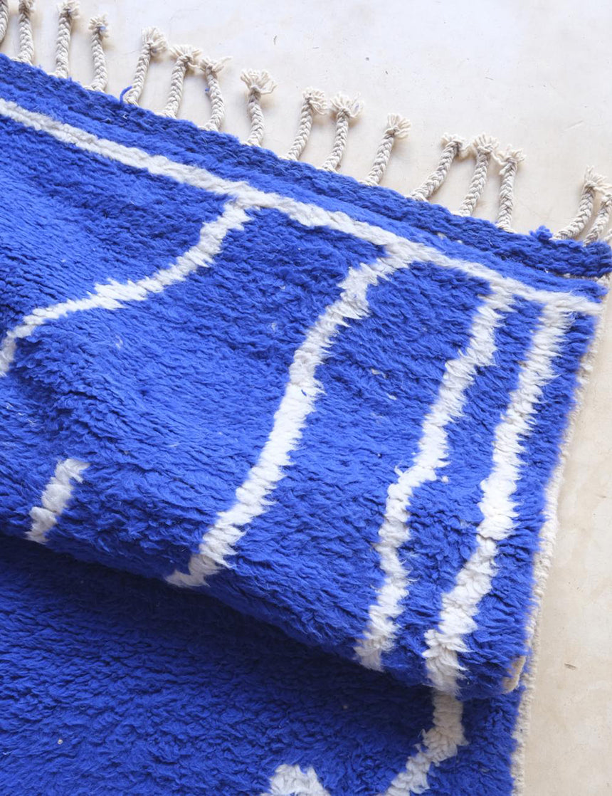 Tapis berbère contemporain aux lignes graphiques en laine 246 x 303 cm