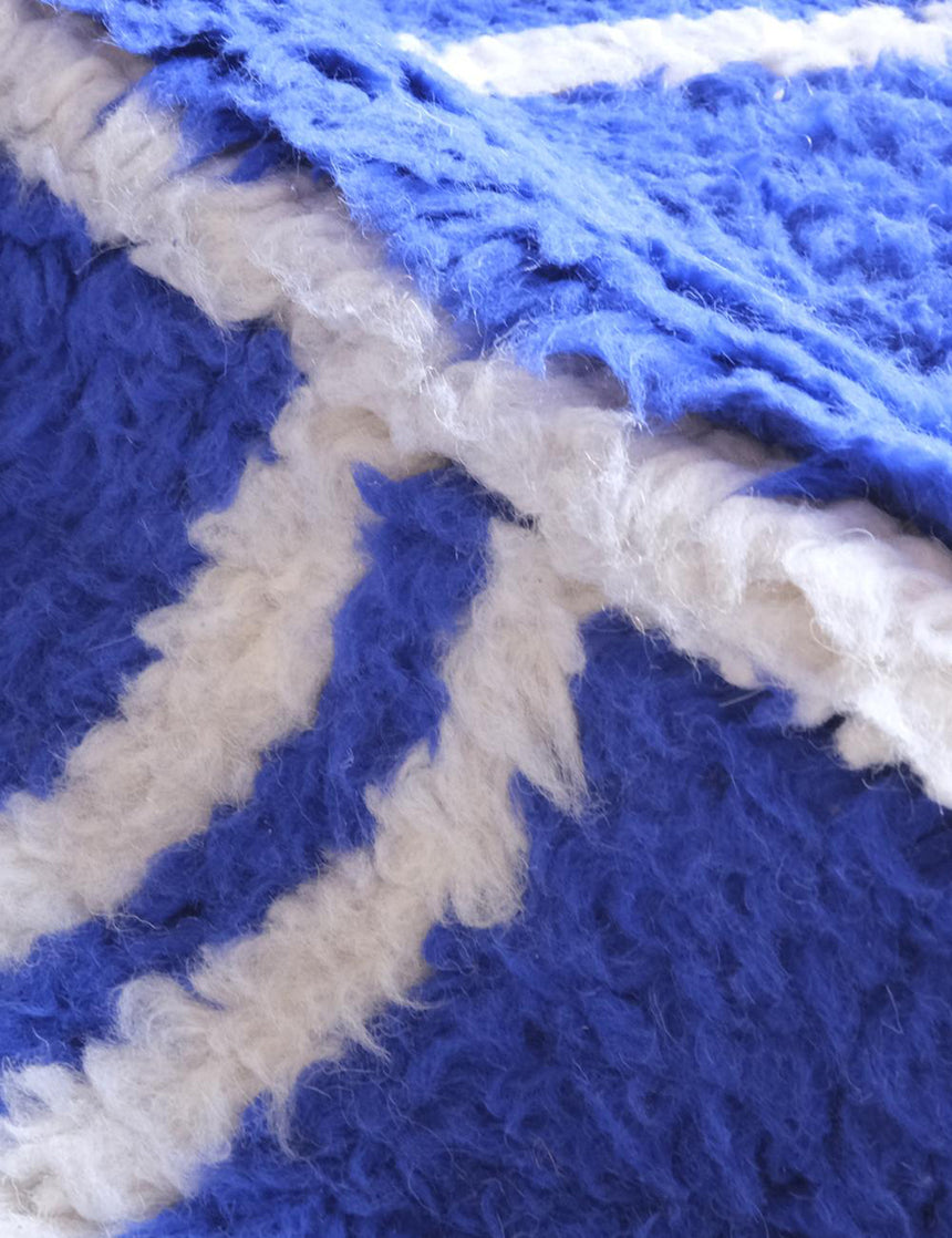 Tapis berbère contemporain aux lignes graphiques en laine 246 x 303 cm