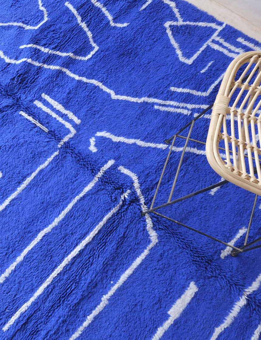 Tapis berbère contemporain aux lignes graphiques en laine 246 x 303 cm