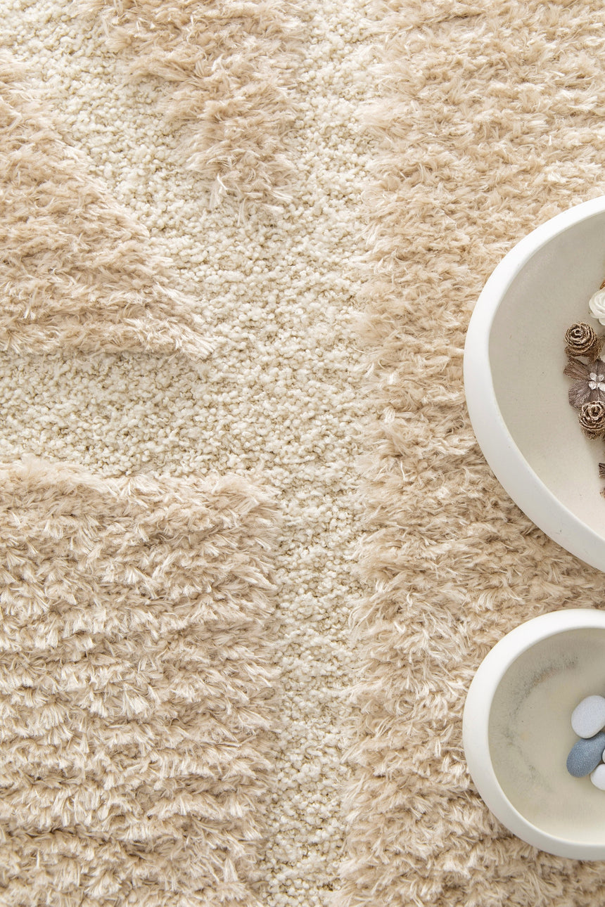 Soft, thick, embossed rug in recycled polyester MURMURE