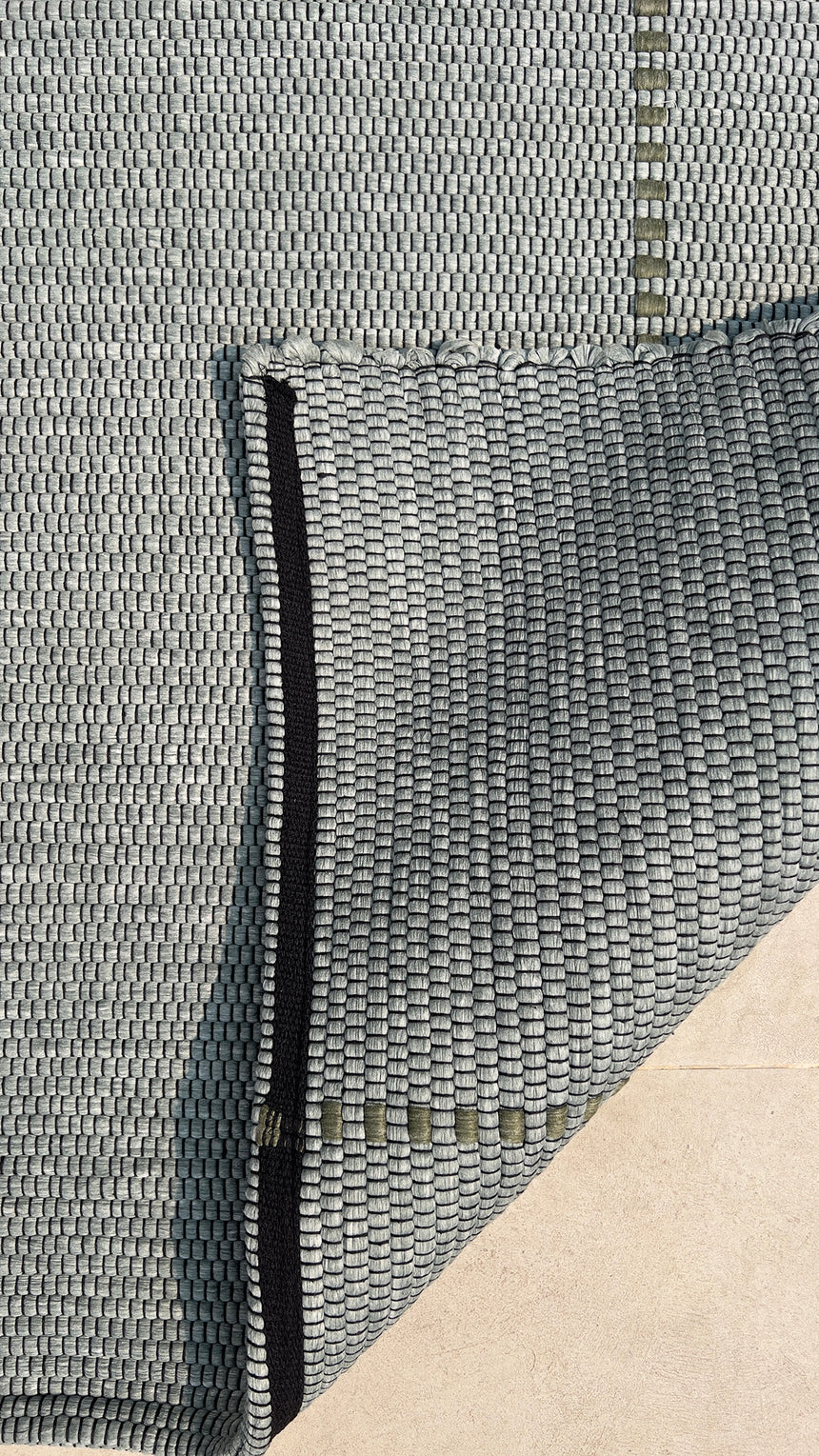 Tapis en fibres recyclées tissé à la main LEONOR