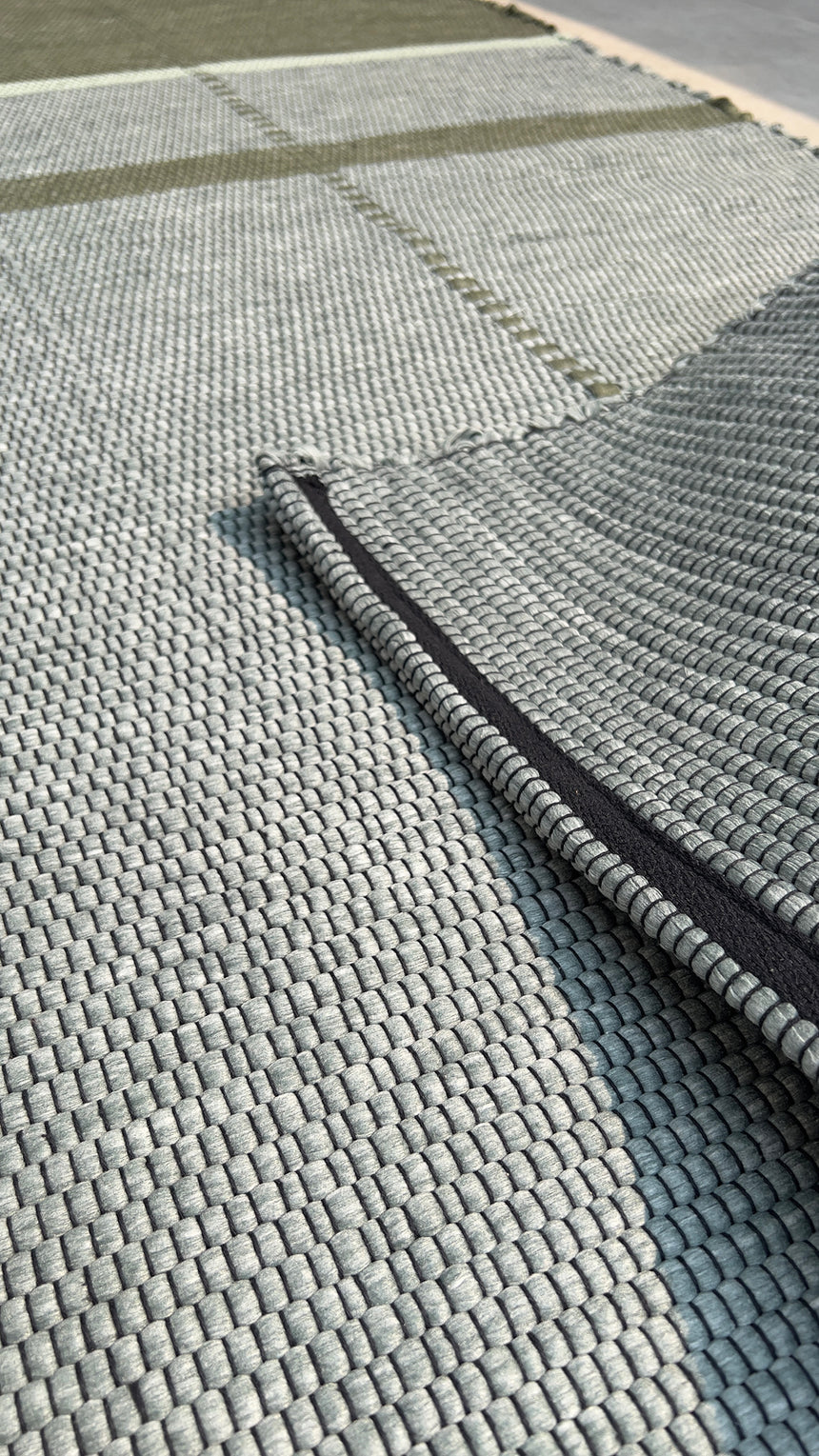 Tapis en fibres recyclées tissé à la main LEONOR