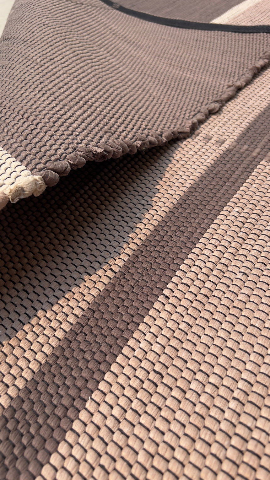 Tapis en fibres recyclées tissé à la main LEONOR