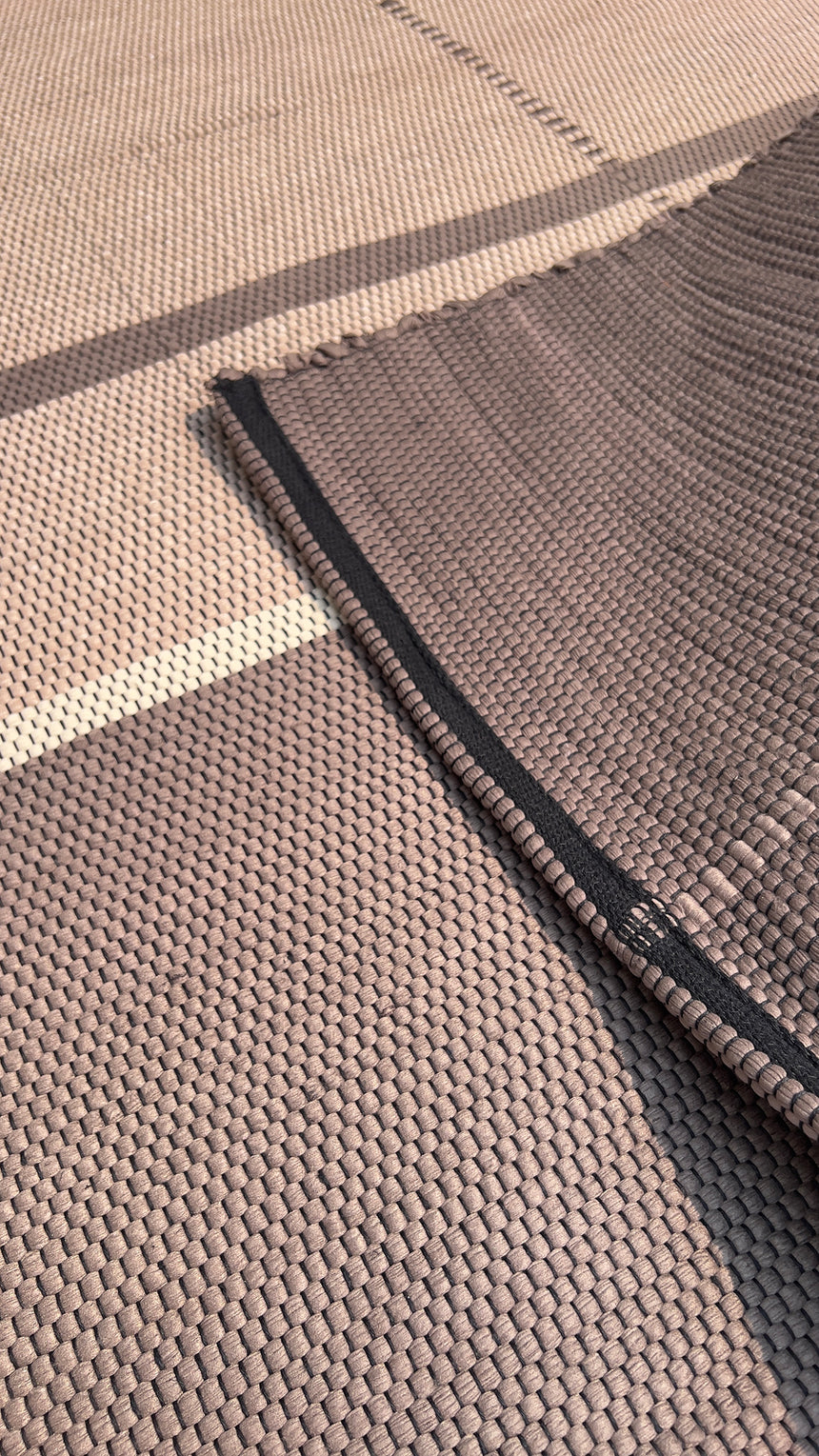 Tapis en fibres recyclées tissé à la main LEONOR