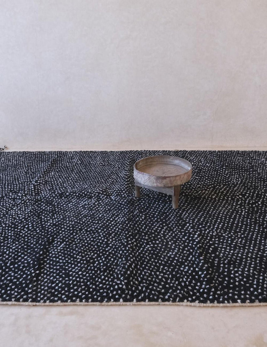 Tapis berbère contemporain à pois en laine 225 x 304 cm - AFKliving