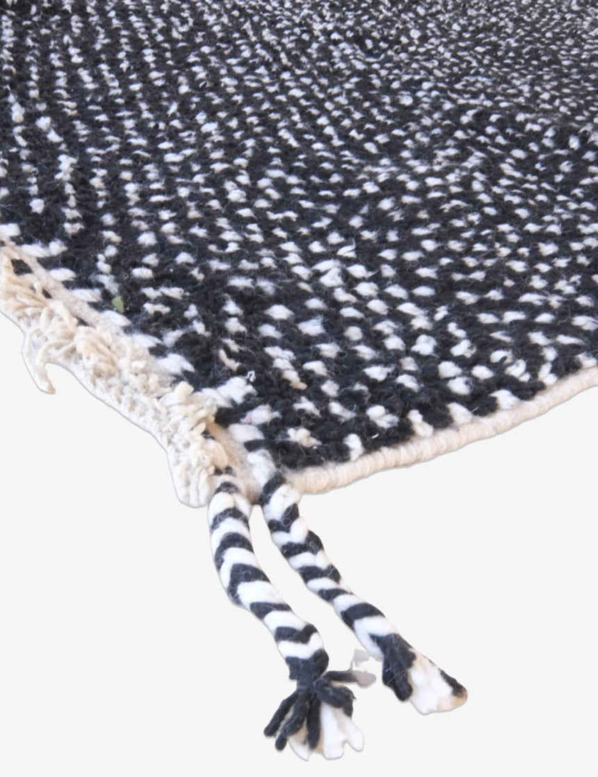 Tapis berbère contemporain à pois en laine 225 x 304 cm - AFKliving