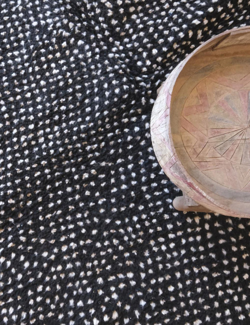 Tapis berbère contemporain à pois en laine 225 x 304 cm - AFKliving