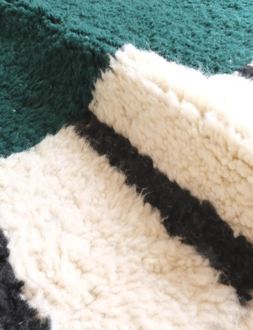 Tapis berbère contemporain aux lignes graphiques en laine 184 x 276 cm - AFKliving