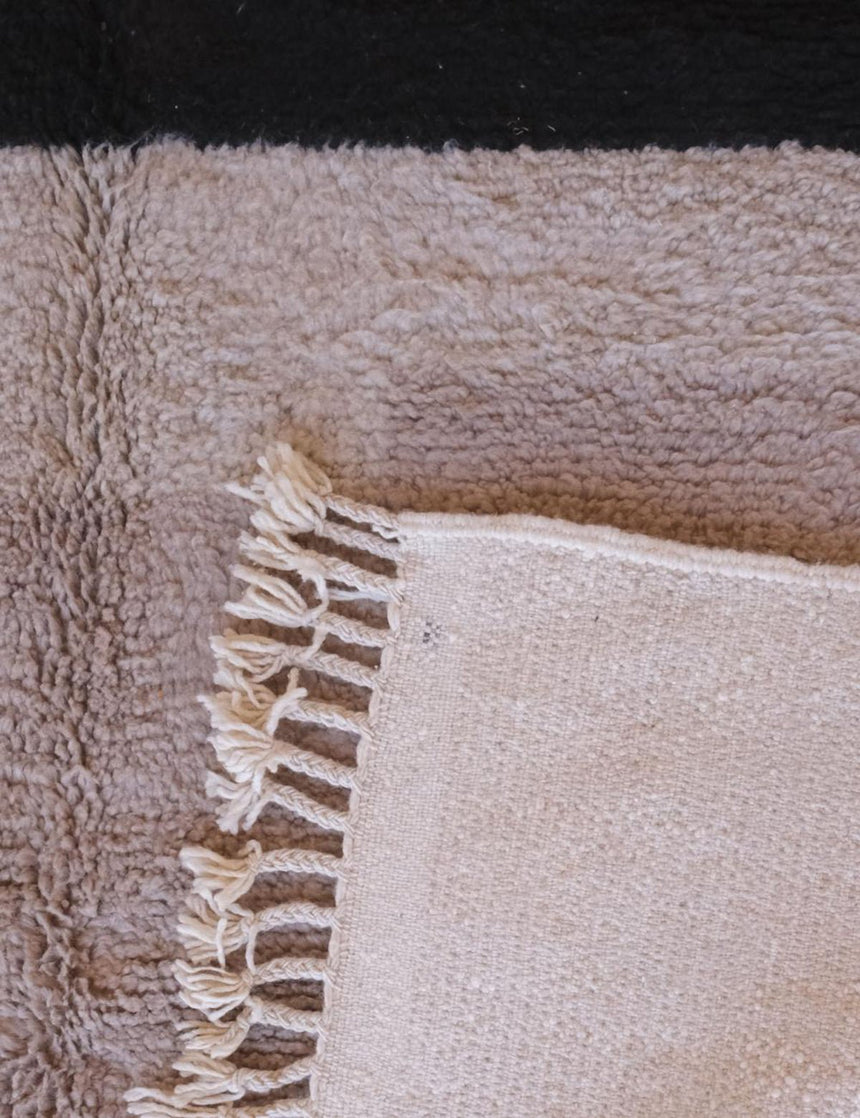 Tapis berbère contemporain aux lignes graphiques en laine 220 x 269 cm - AFKliving