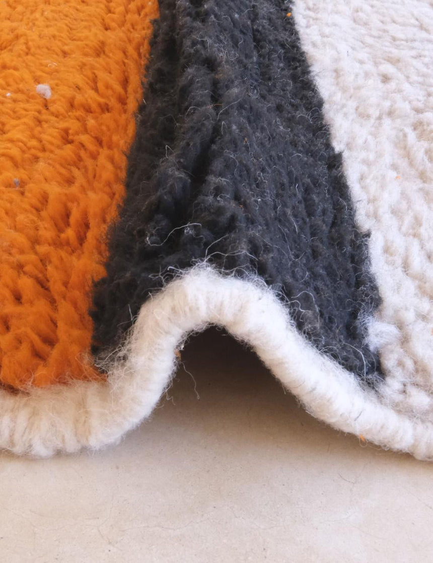 Tapis berbère contemporain aux lignes graphiques en laine 220 x 269 cm - AFKliving