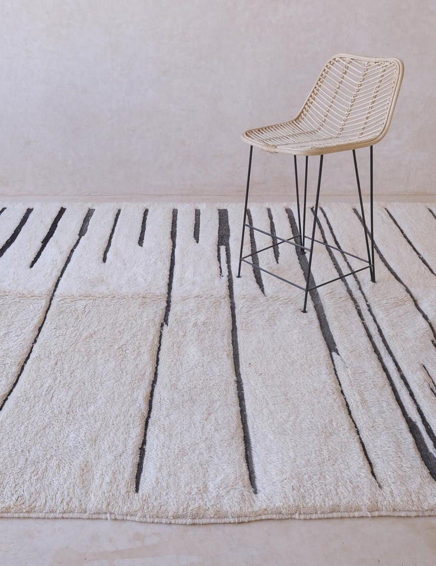 Tapis berbère contemporain aux lignes graphiques en laine 234 x 330 cm - AFKliving