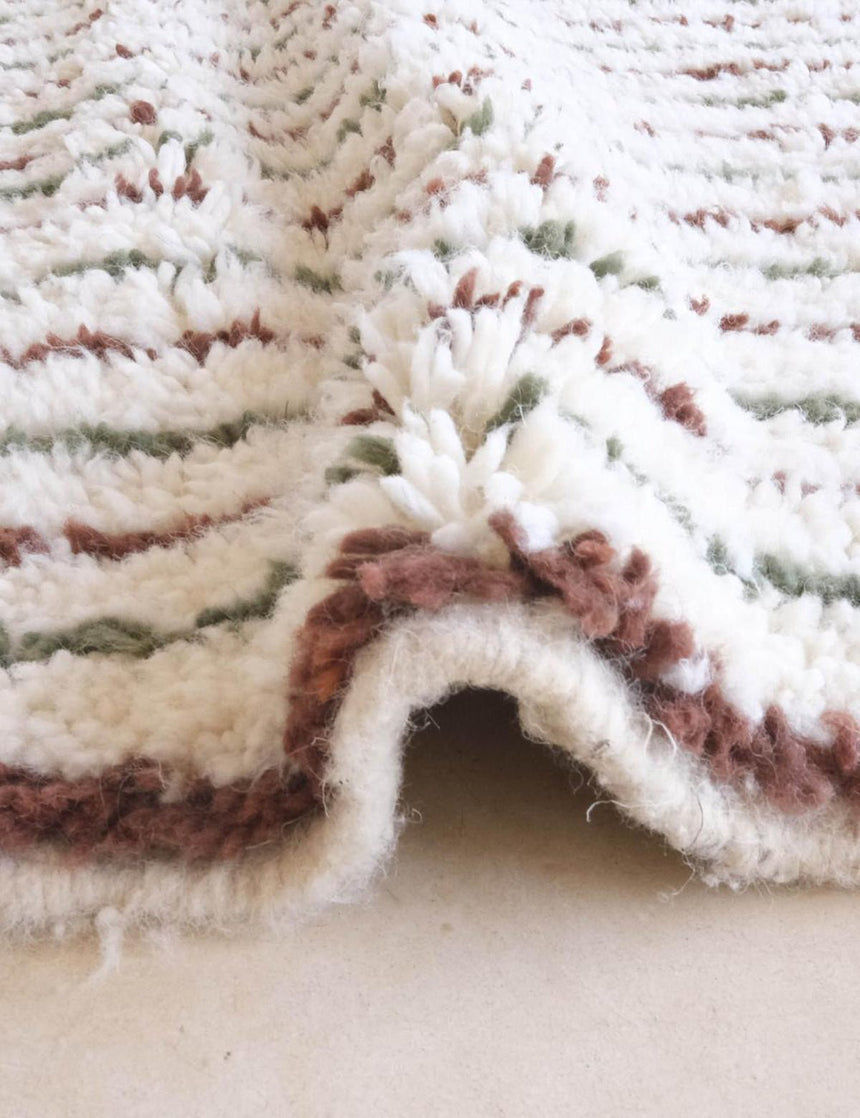 Tapis berbère contemporain aux lignes graphiques en laine 253 x 346 cm - AFKliving