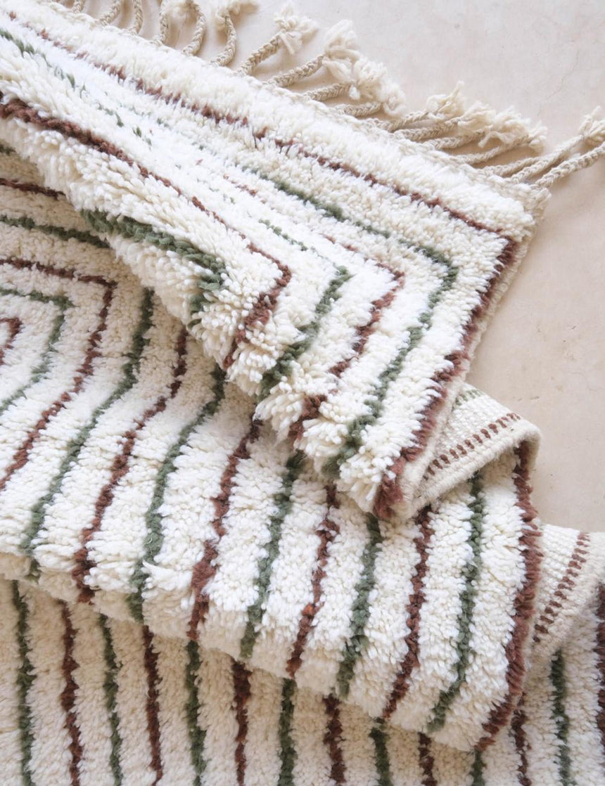 Tapis berbère contemporain aux lignes graphiques en laine 253 x 346 cm - AFKliving