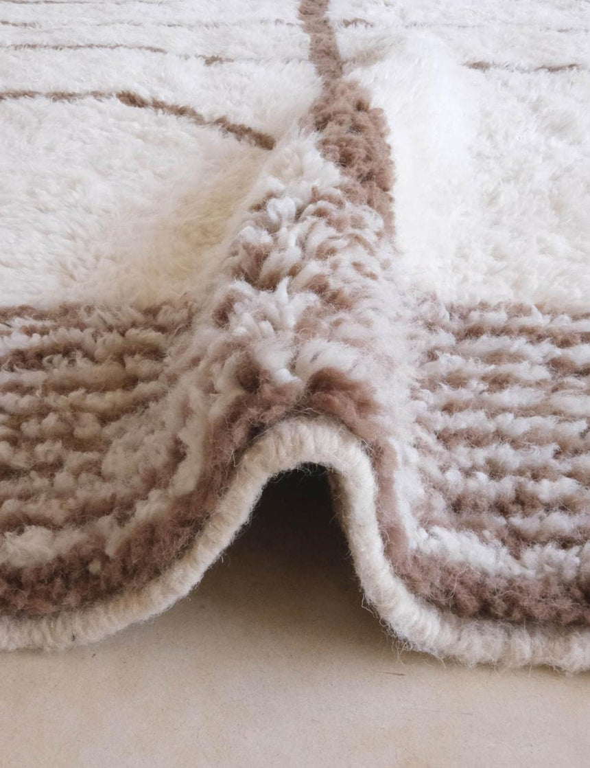 Tapis berbère décoratif aux lignes graphiques en laine 245 x 352 cm - AFKliving