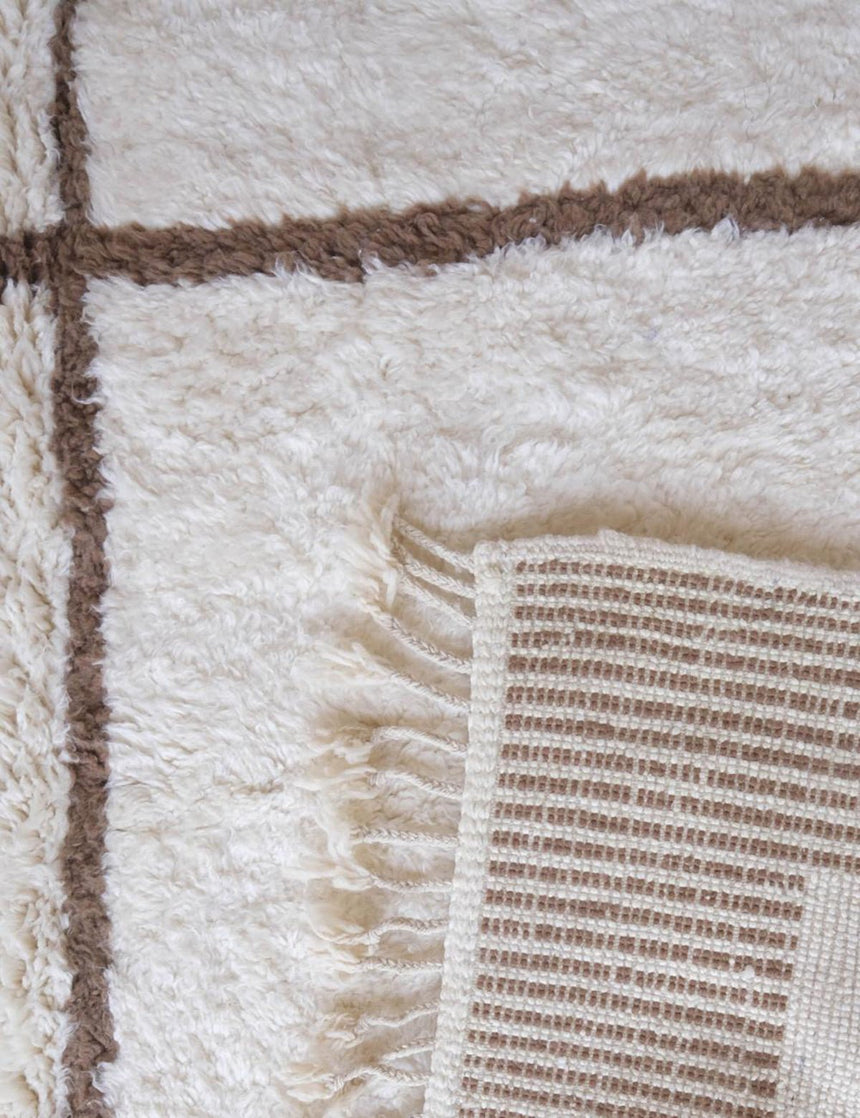 Tapis berbère décoratif aux lignes graphiques en laine 245 x 352 cm - AFKliving