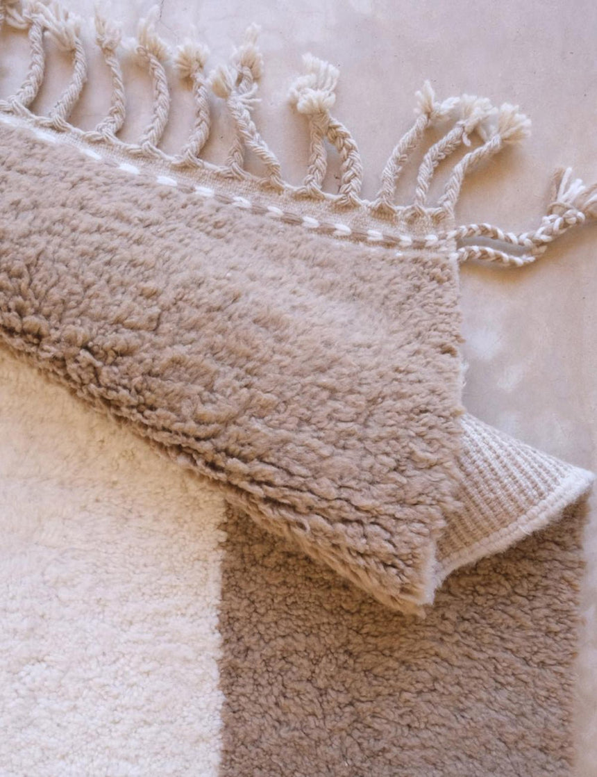 Tapis berbère élégant aux motifs graphiques en laine 164 x 252 cm - AFKliving