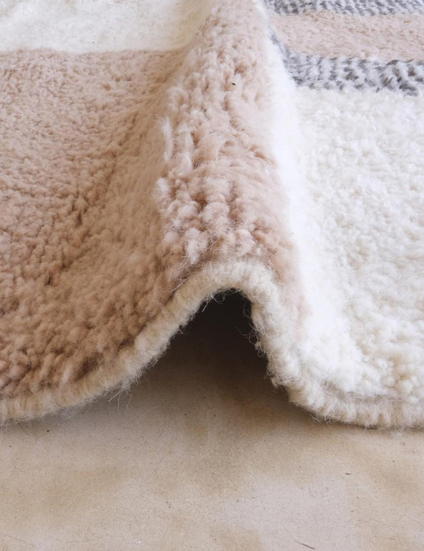 Tapis berbère élégant aux motifs graphiques laine 255 x 343 cm - AFKliving