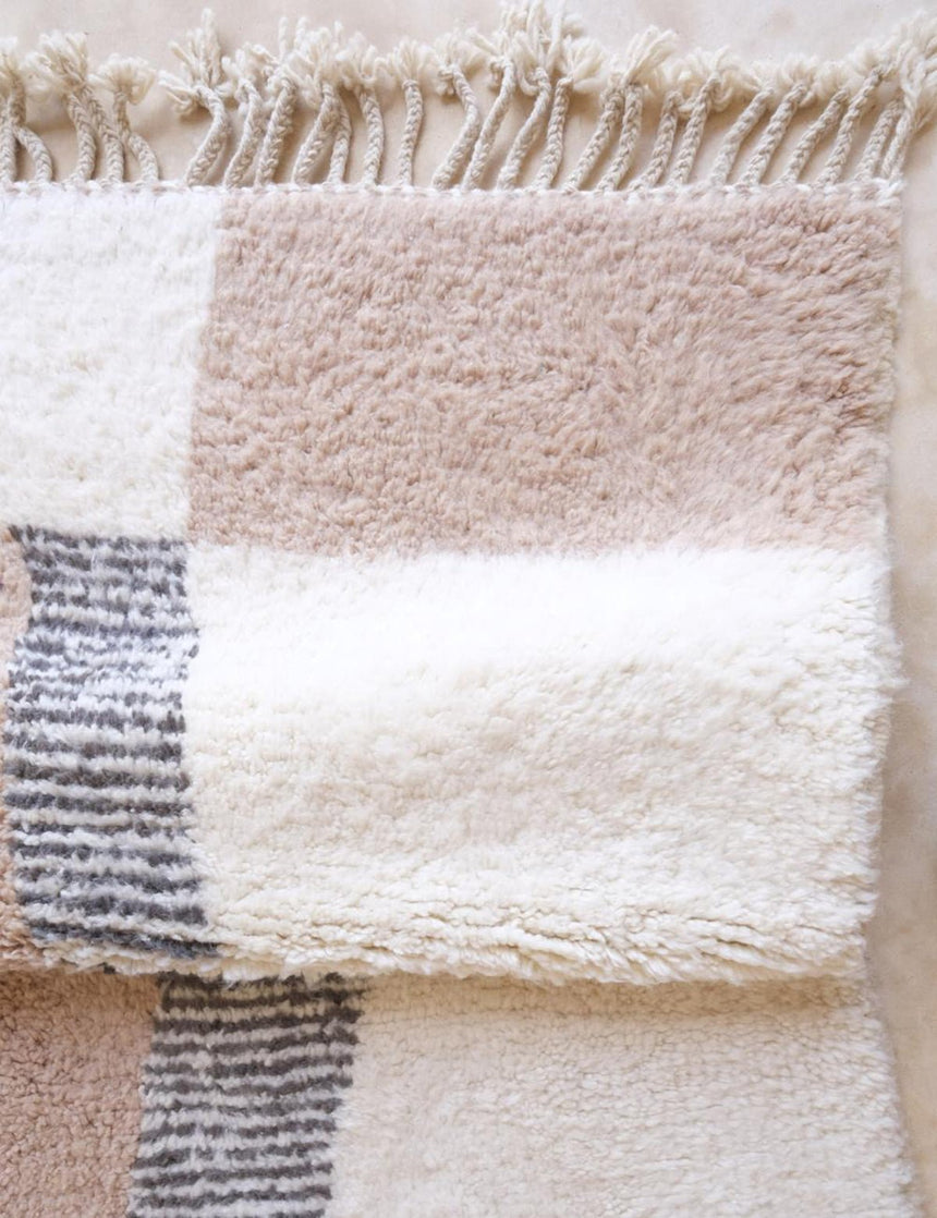 Tapis berbère élégant aux motifs graphiques laine 255 x 343 cm - AFKliving