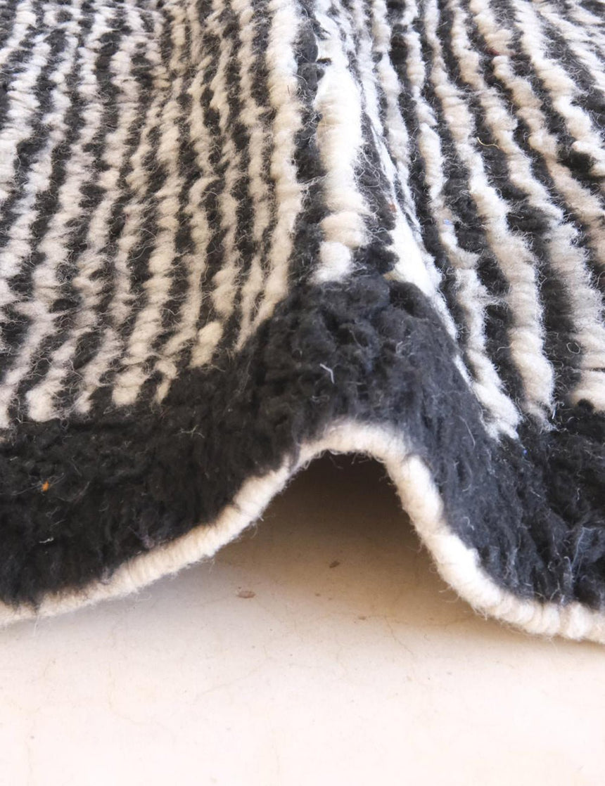 Tapis berbère graphique et contemporain en laine 119 x 227 cm - AFKliving