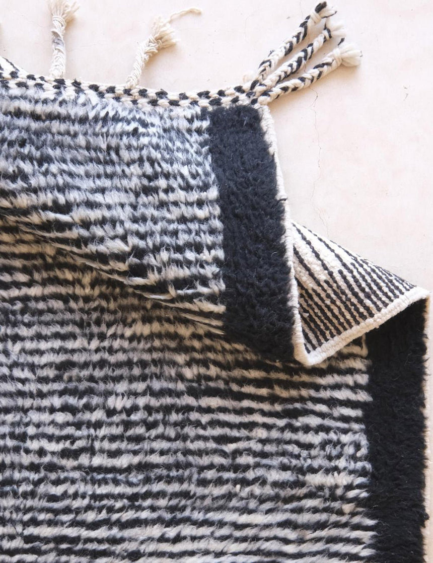 Tapis berbère graphique et contemporain en laine 119 x 227 cm - AFKliving