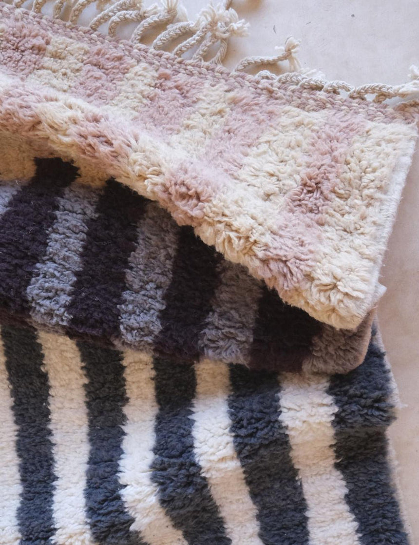 Tapis berbère graphique et raffiné noué main en laine 253 x 300 cm - AFKliving