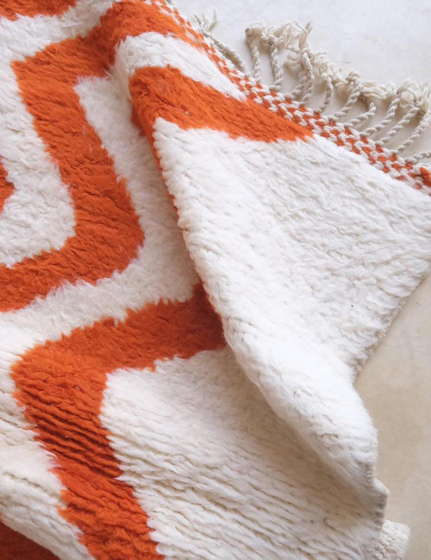 Tapis de course marocain orange fait main : tapis berbère géométrique Tapis de course marocain orange fait main : tapis berbère géométrique