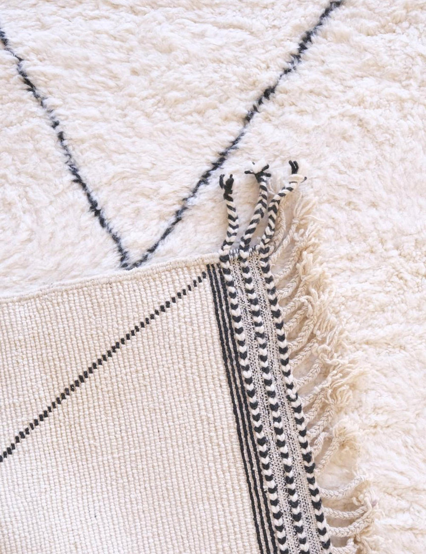 Tapis berbère sobre et graphique noué main en laine 260 x 352 cm - AFKliving