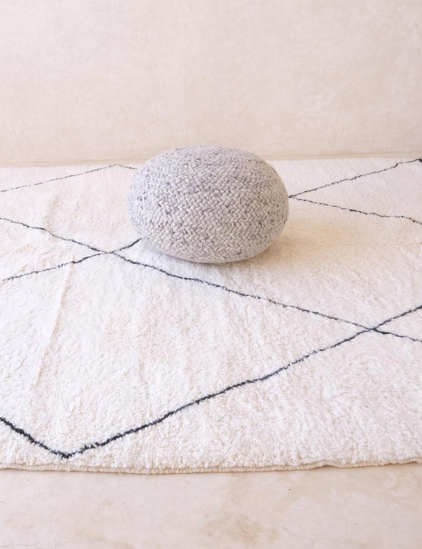 Tapis berbère sobre et graphique noué main en laine 260 x 352 cm - AFKliving