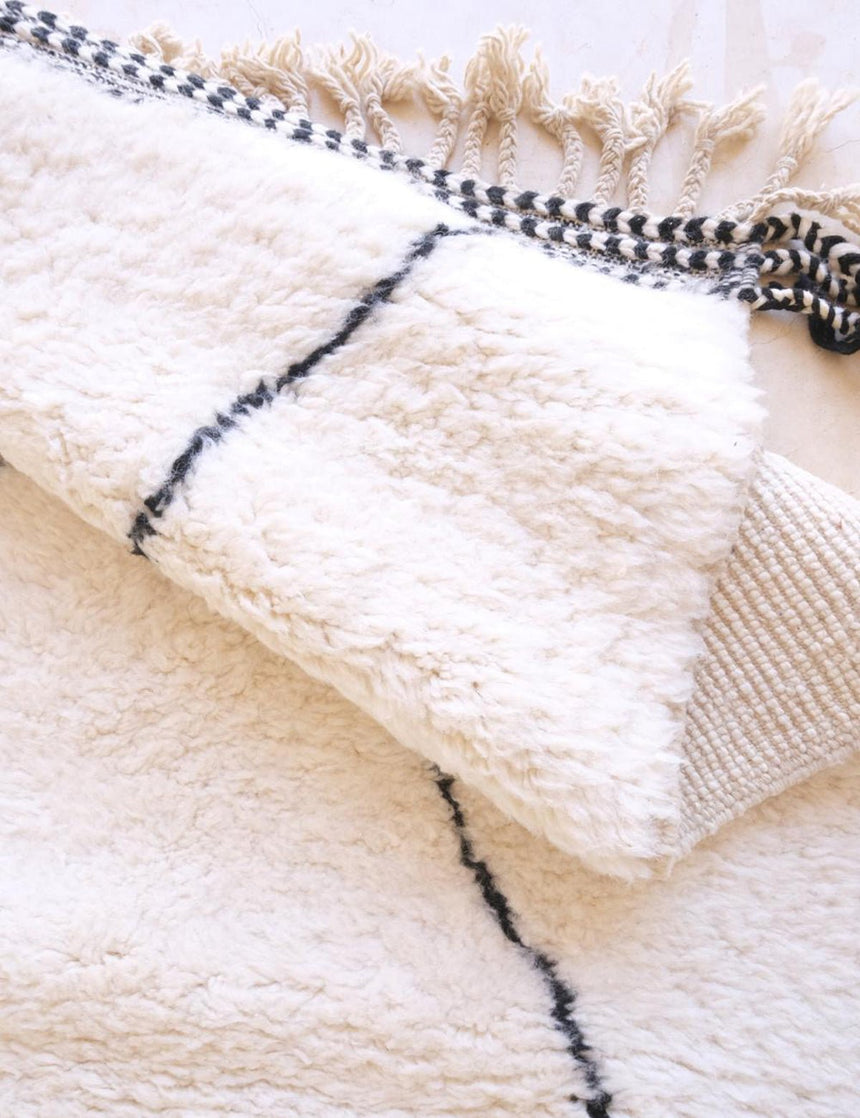 Tapis berbère sobre et graphique noué main en laine 260 x 352 cm - AFKliving