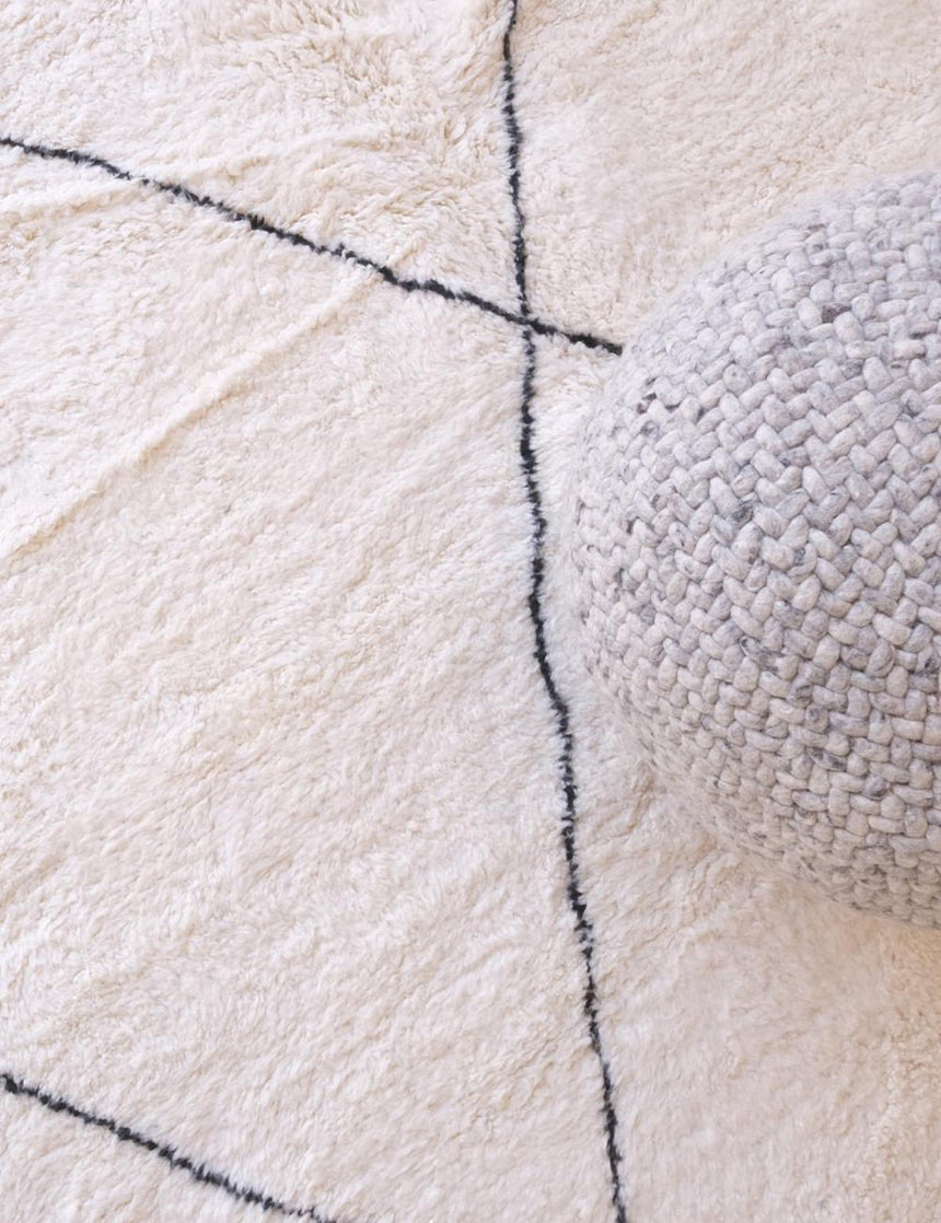 Tapis berbère sobre et graphique noué main en laine 260 x 352 cm - AFKliving