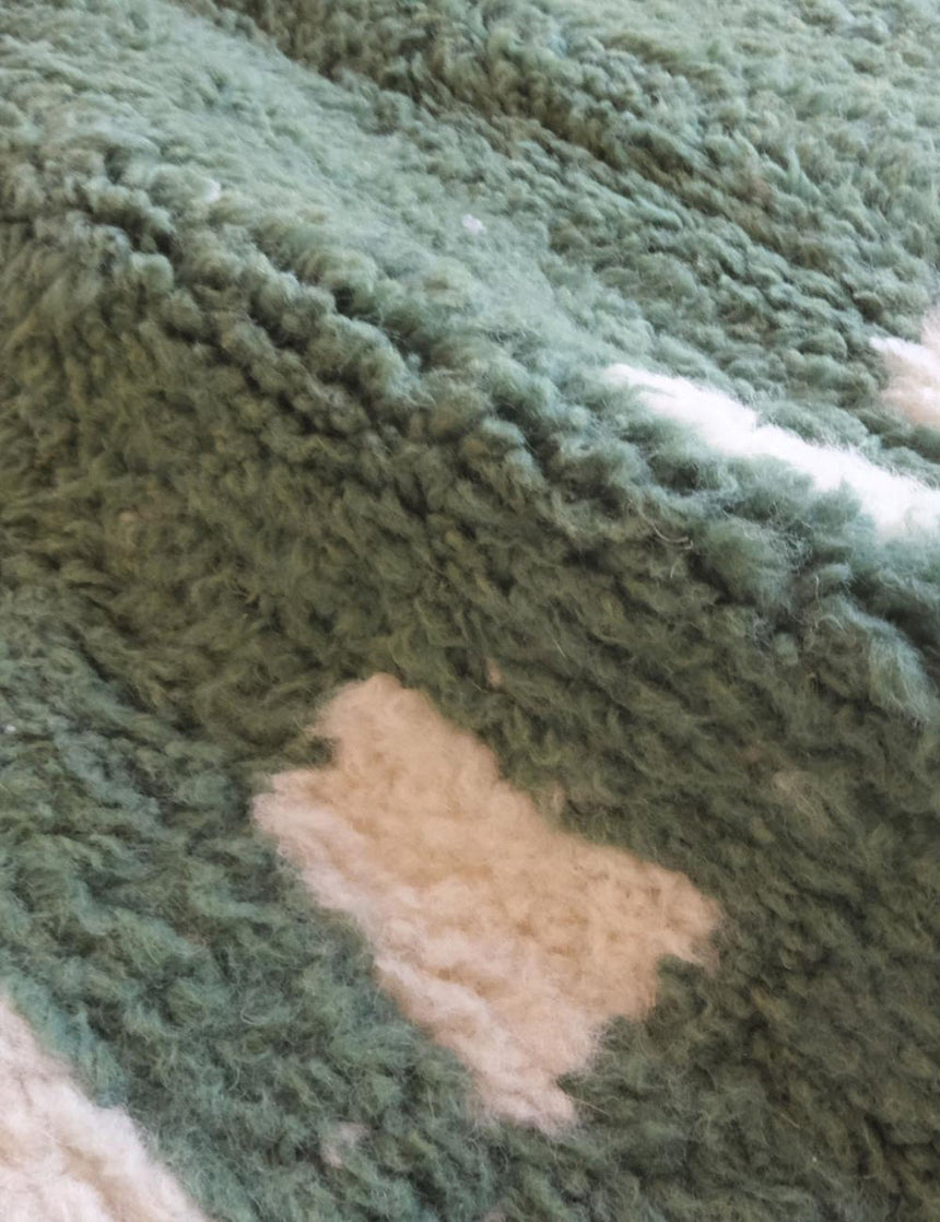 Tapis berbère sobre et raffiné fait main en laine 154 x 240 cm - AFKliving