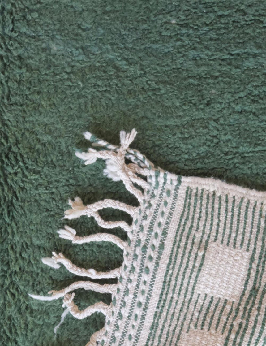 Tapis berbère sobre et raffiné fait main en laine 154 x 240 cm - AFKliving