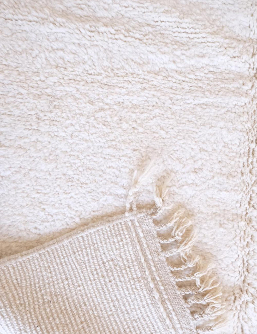 Tapis berbère sobre et raffiné noué main en laine 161 x 240 cm - AFKliving