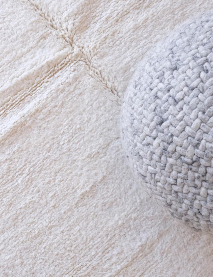 Tapis berbère sobre et raffiné noué main en laine 161 x 240 cm - AFKliving