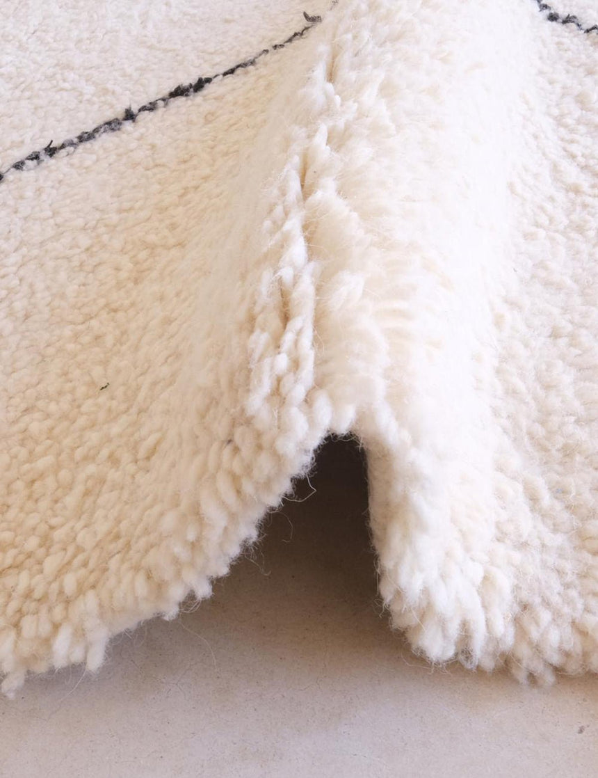 Tapis berbère sobre et raffiné noué main en laine 250 x 363 cm - AFKliving