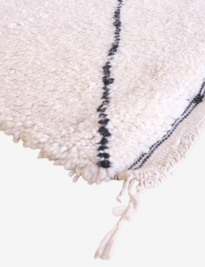 Tapis berbère sobre et raffiné noué main en laine 250 x 363 cm - AFKliving