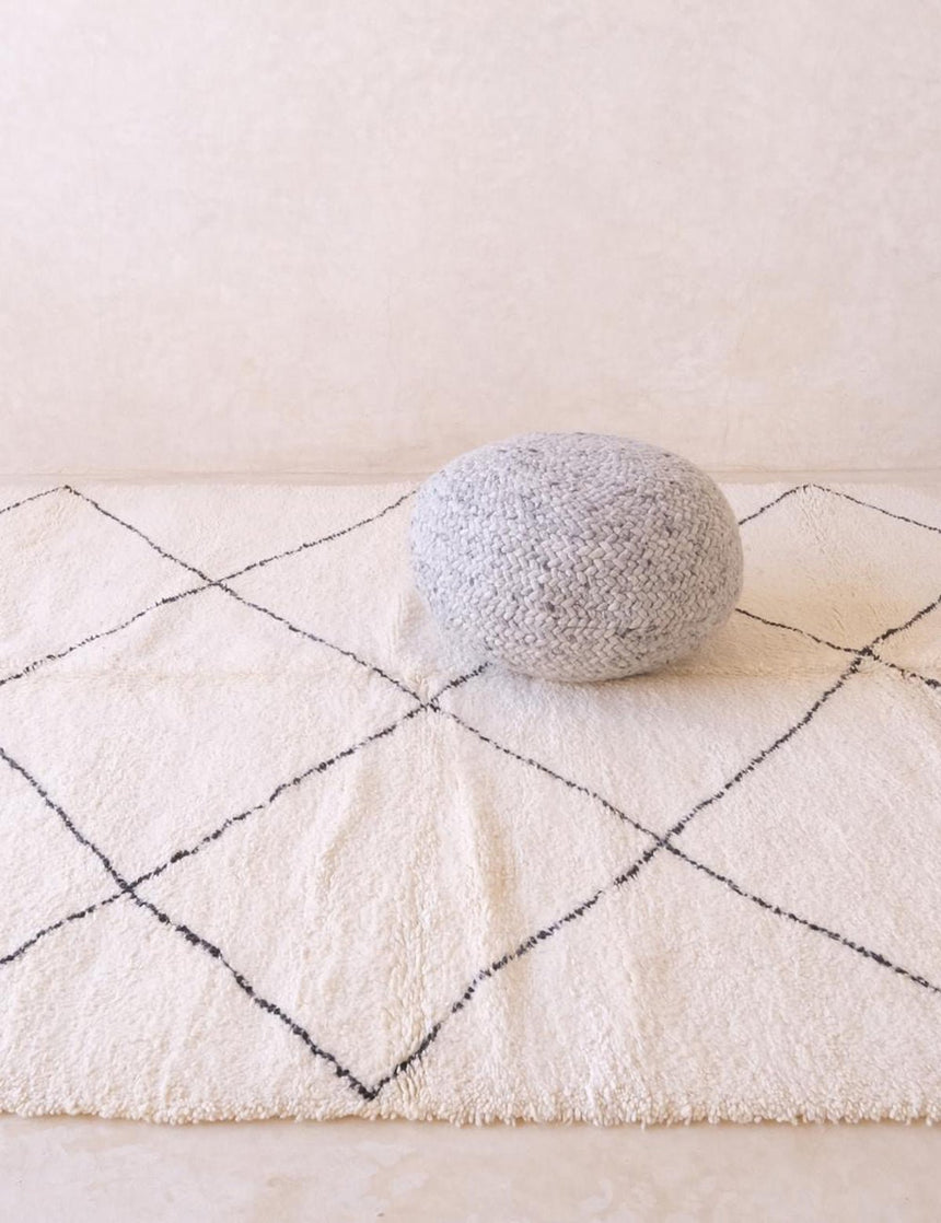 Tapis berbère sobre et raffiné noué main en laine 250 x 363 cm - AFKliving