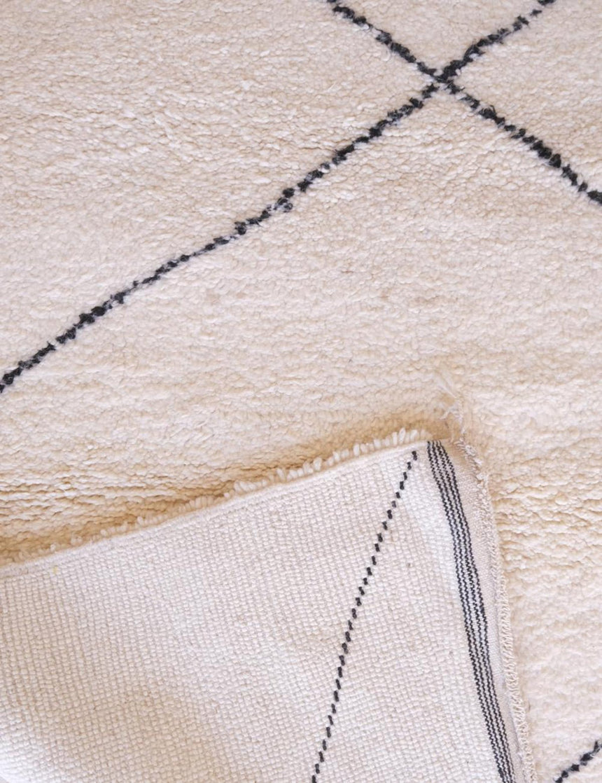 Tapis berbère sobre et raffiné noué main en laine 250 x 363 cm - AFKliving