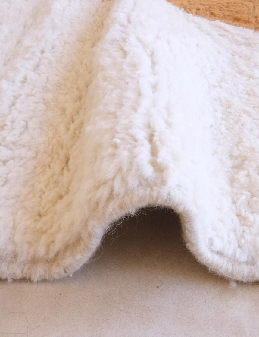 Tapis berbère sobre et raffiné noué main en laine 258 x 347 cm - AFKliving