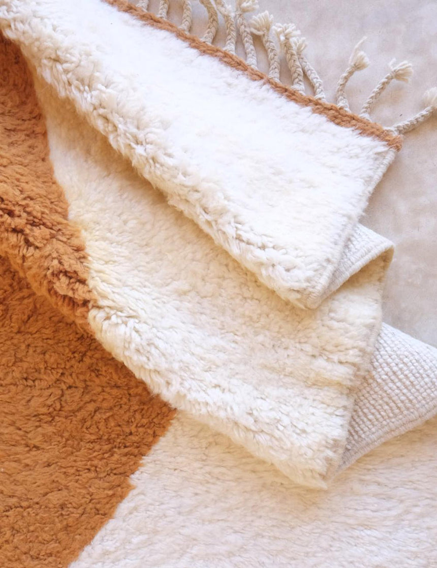 Tapis berbère sobre et raffiné noué main en laine 258 x 347 cm - AFKliving