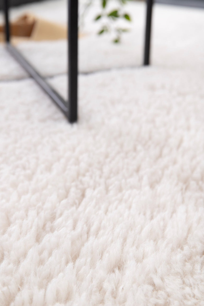 Tapis shaggy ultra - doux effet laine forme galet NUKKA - AFKliving