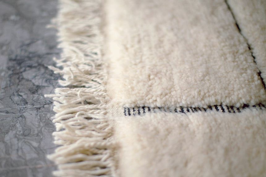 Tapis berbere authentique marocain laine noir blanc Elbadi - AFKliving