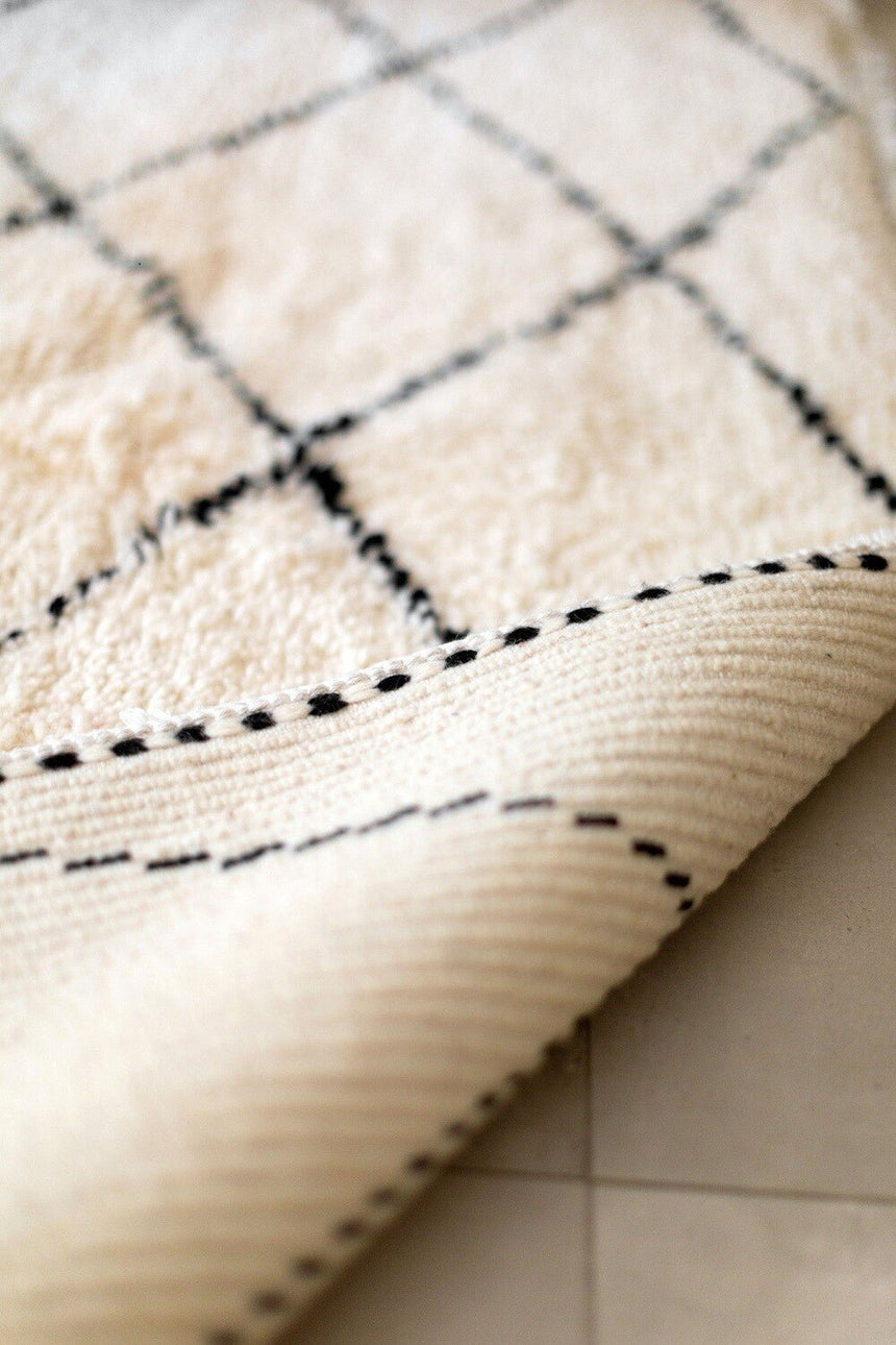 Tapis berbere authentique marocain laine noir blanc Kasbah - AFKliving